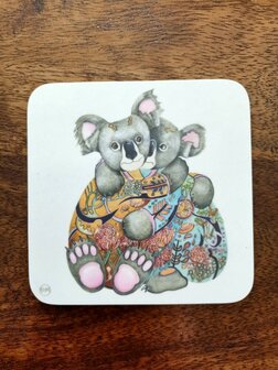 C118 - knuffelende koala&#039;s